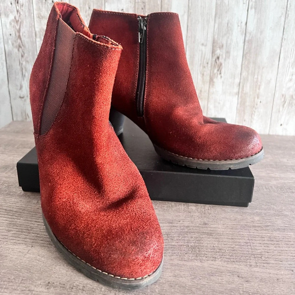 Clarks Rust Red Suede Ankle Boots Size 8 - Picture 1 of 7